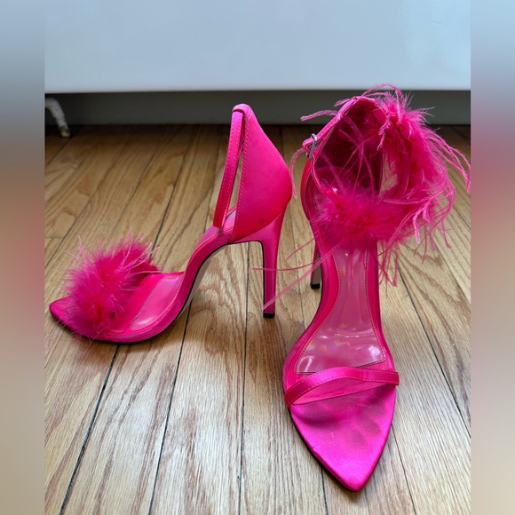 x REVOLVE Sunset Sandal in Lollipop
JLO Jennifer Lopez - Picture 6 of 11